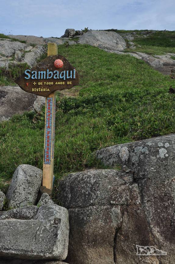 O famoso sambaqui no meio da praia da Ferrugem, Garopaba, no litoral sul de Santa Catarina